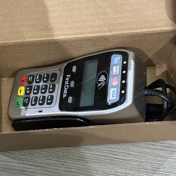 First Data FD35 Credit Card Reader - Picture 2 of 4